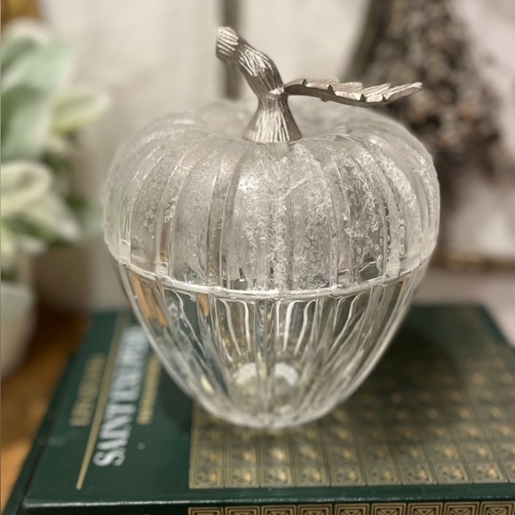 🤍Crystal Apple Candy Dish with Frosted Lid - Picture 10 of 11